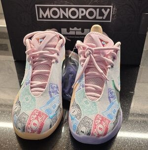 NEW Nike Lebron XXI QS Sneakers 10